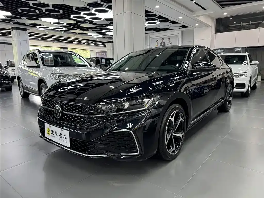Volkswagen Passat 2024 из CN, фото 2
