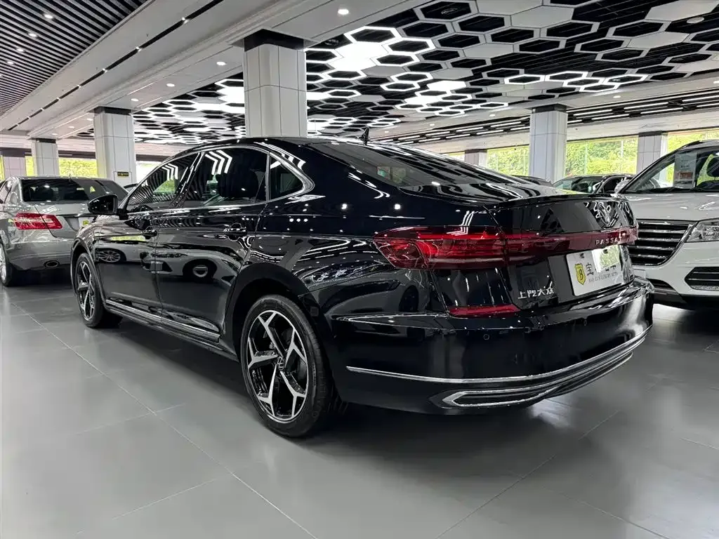 Volkswagen Passat 2024 из CN, фото 5