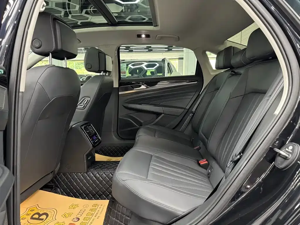 Volkswagen Passat 2024 из CN, фото 8