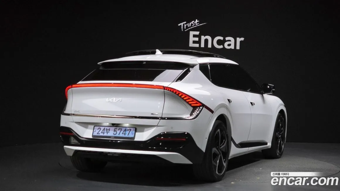 Kia EV6 2023 из KR, фото 2