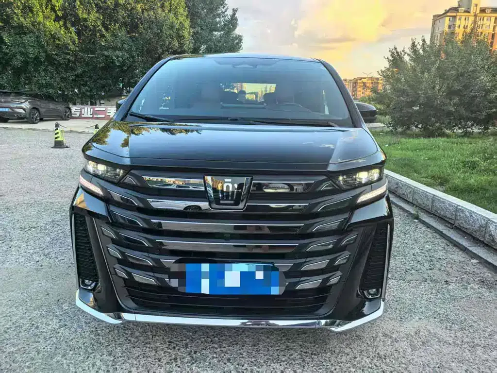 Toyota Vellfire 2023 из CN, фото 2