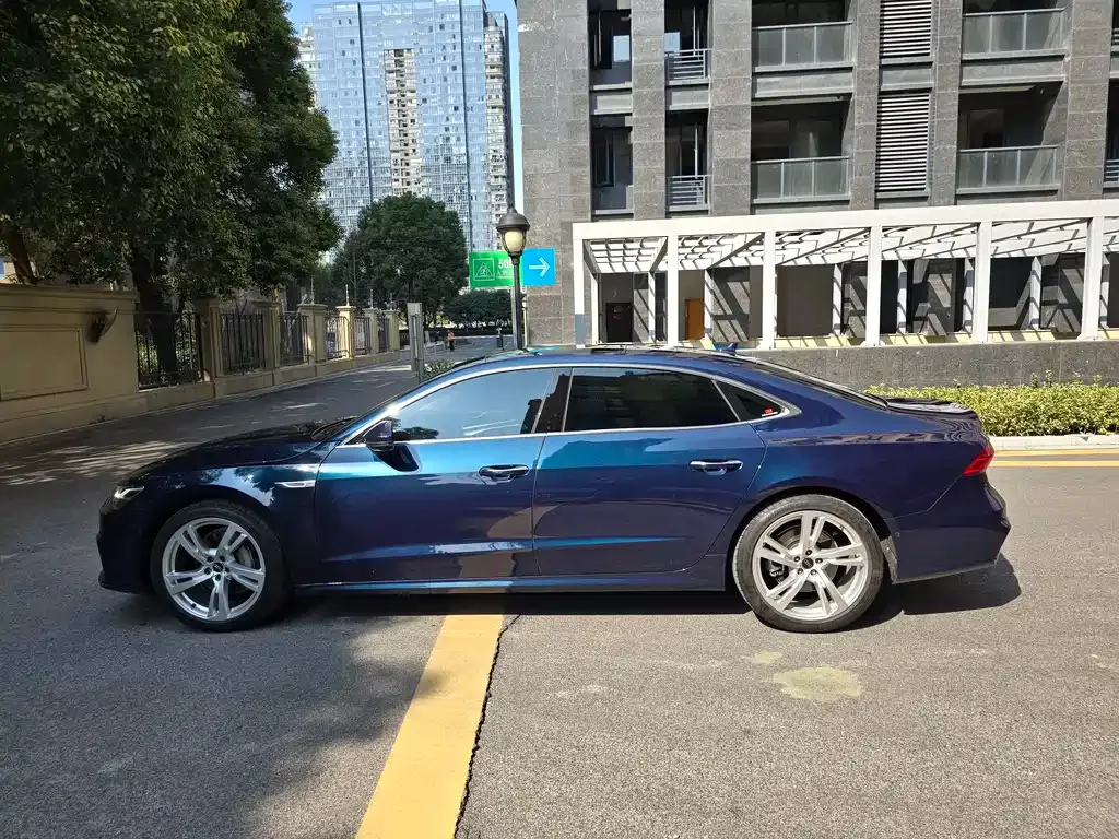 Audi A7L 2024 из CN, фото 4