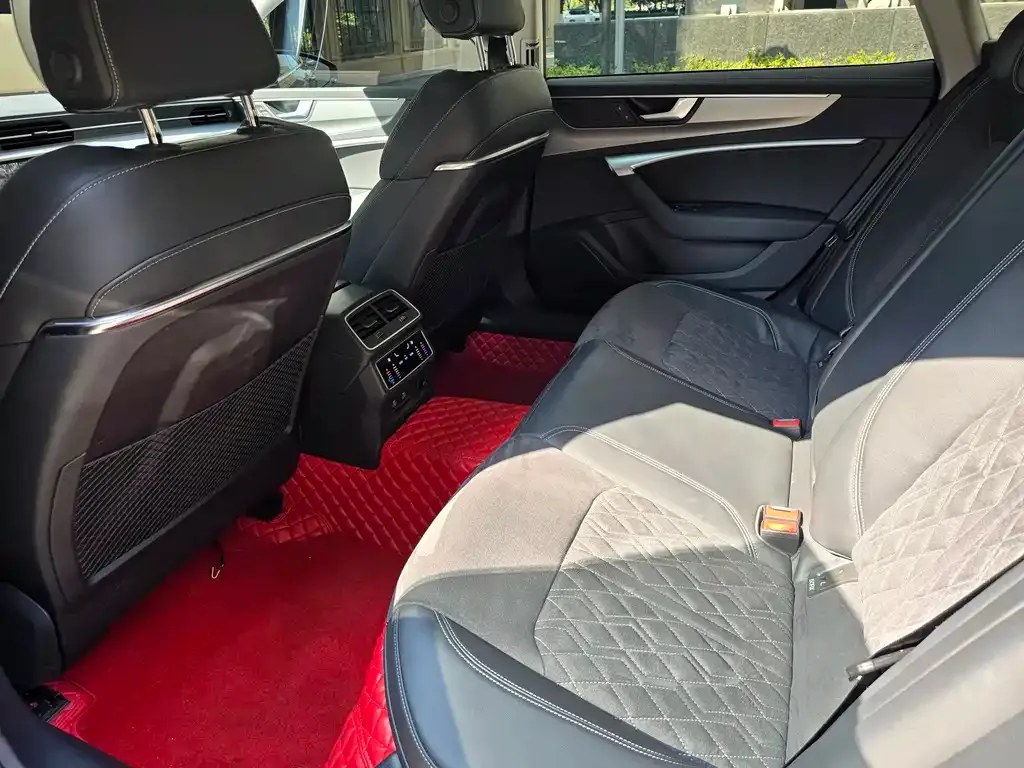 Audi A7L 2024 из CN, фото 6