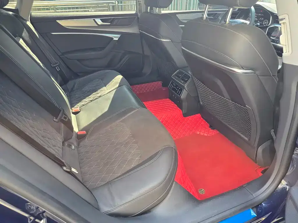 Audi A7L 2024 из CN, фото 7