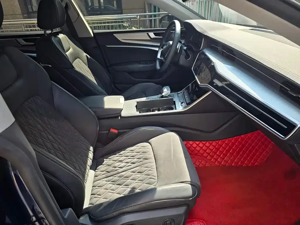 Audi A7L 2024 из CN, фото 8