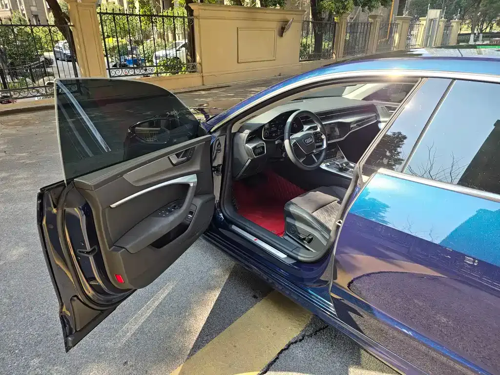 Audi A7L 2024 из CN, фото 9
