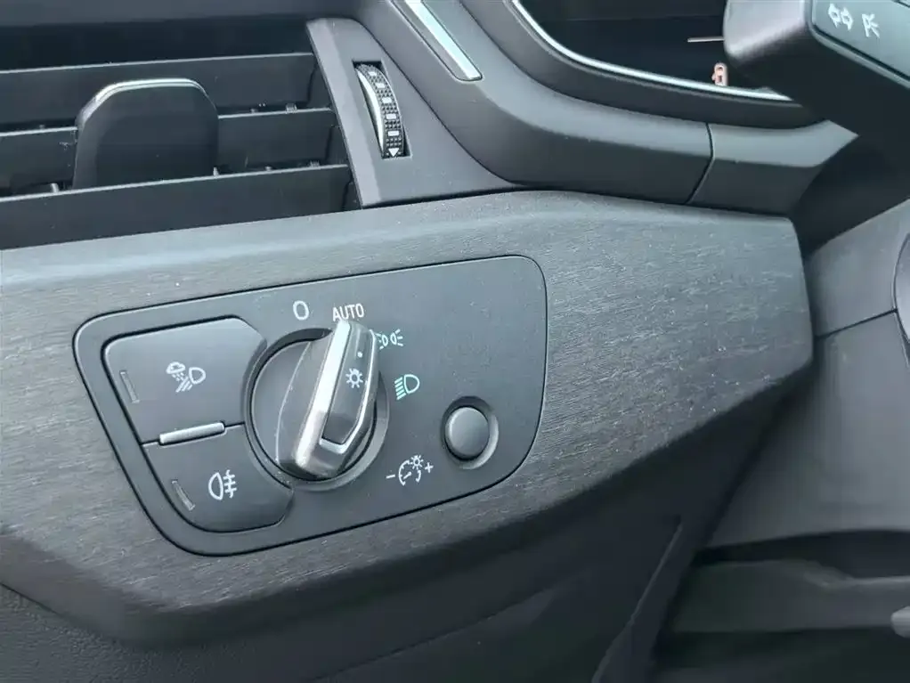 Audi A4L 2023 из CN, фото 10