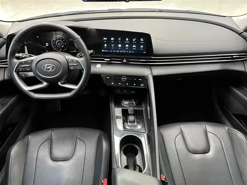 Hyundai Elantra 2023 из CN, фото 3