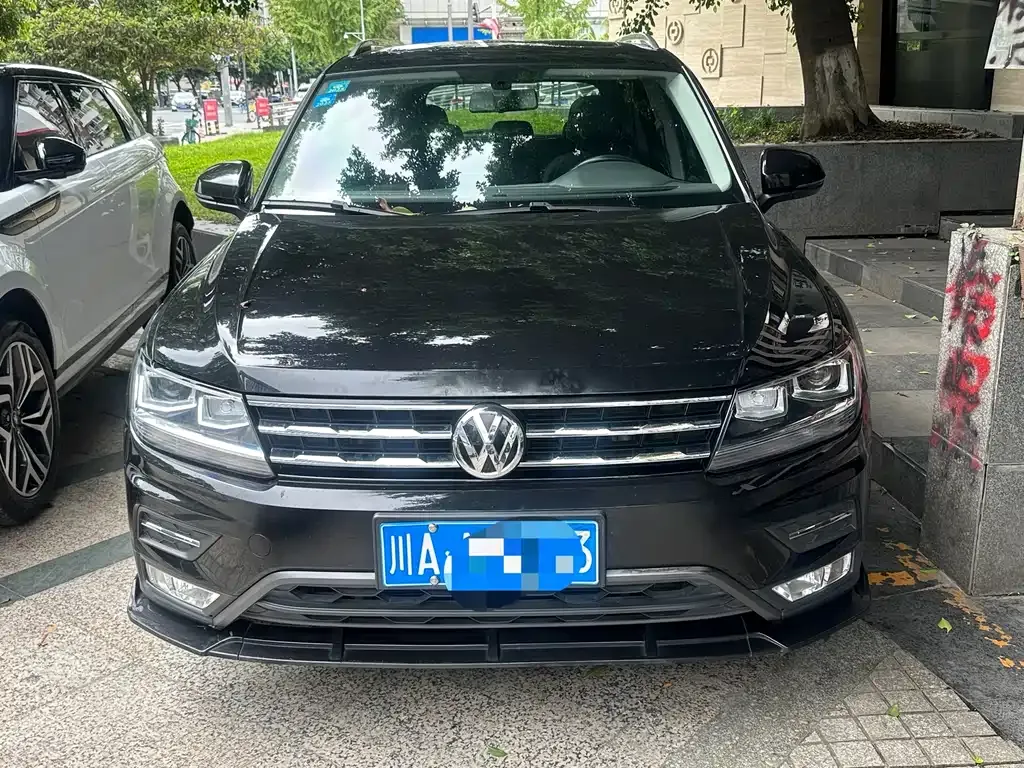 Volkswagen Tiguan L — фото 2