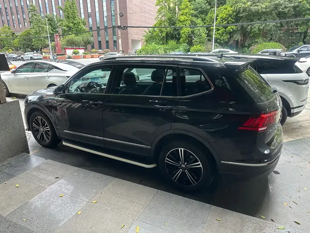 Volkswagen Tiguan L — фото 7