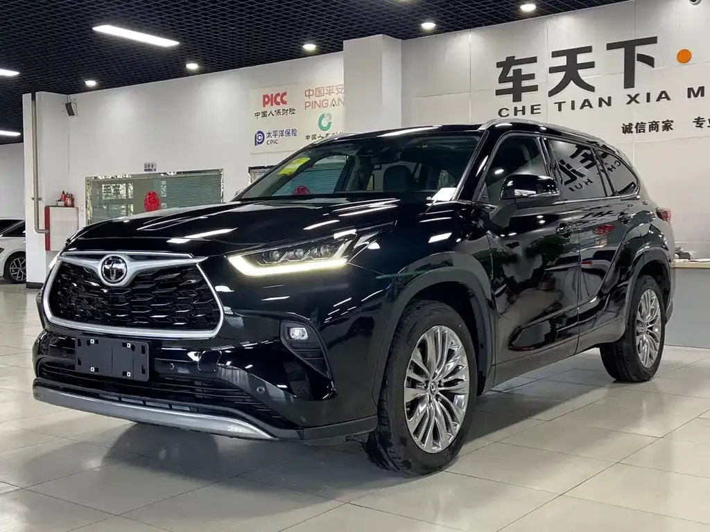 Toyota Highlander — фото 1
