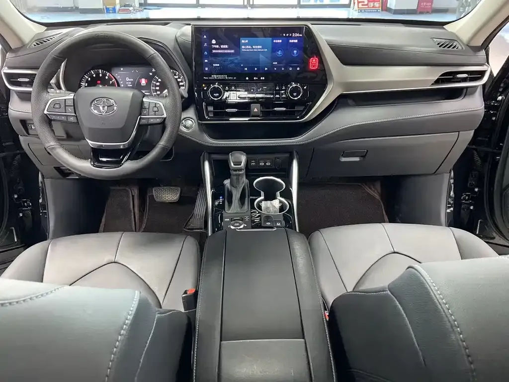 Toyota Highlander — фото 10