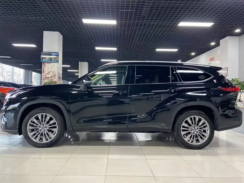Toyota Highlander — фото 3