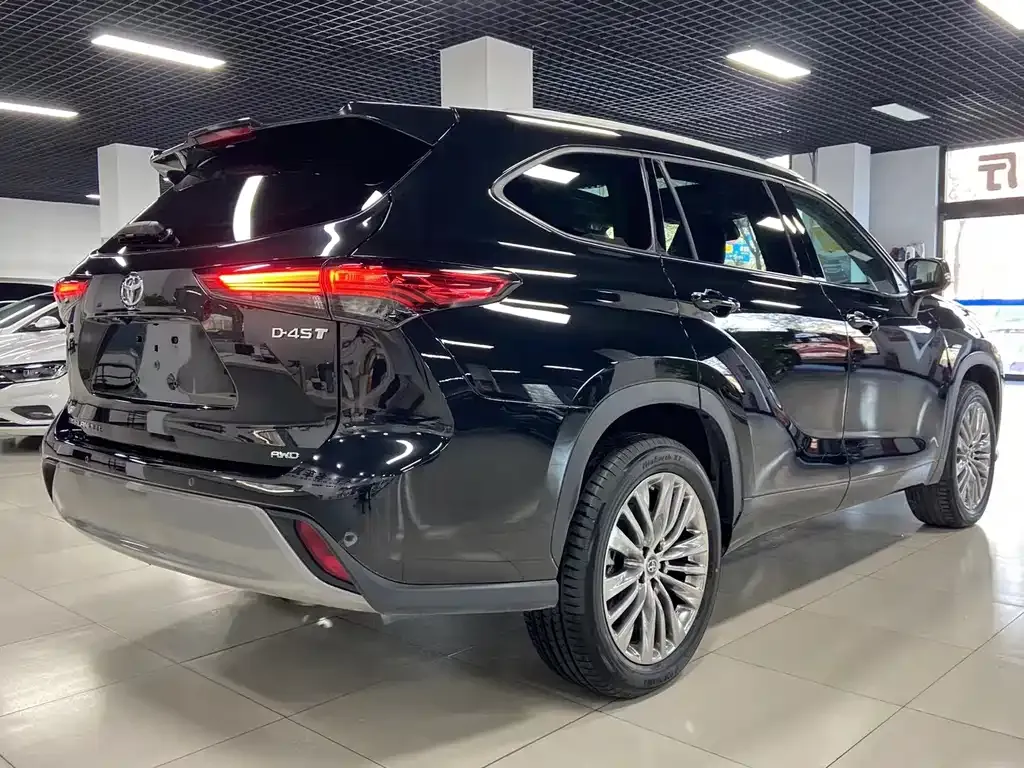 Toyota Highlander — фото 6
