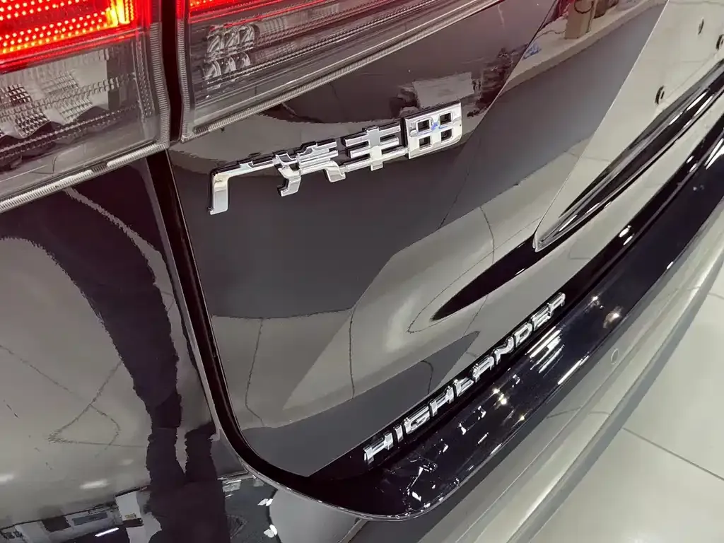 Toyota Highlander — фото 7