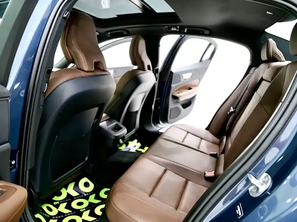 Volvo S60 2024 из CN, фото 9