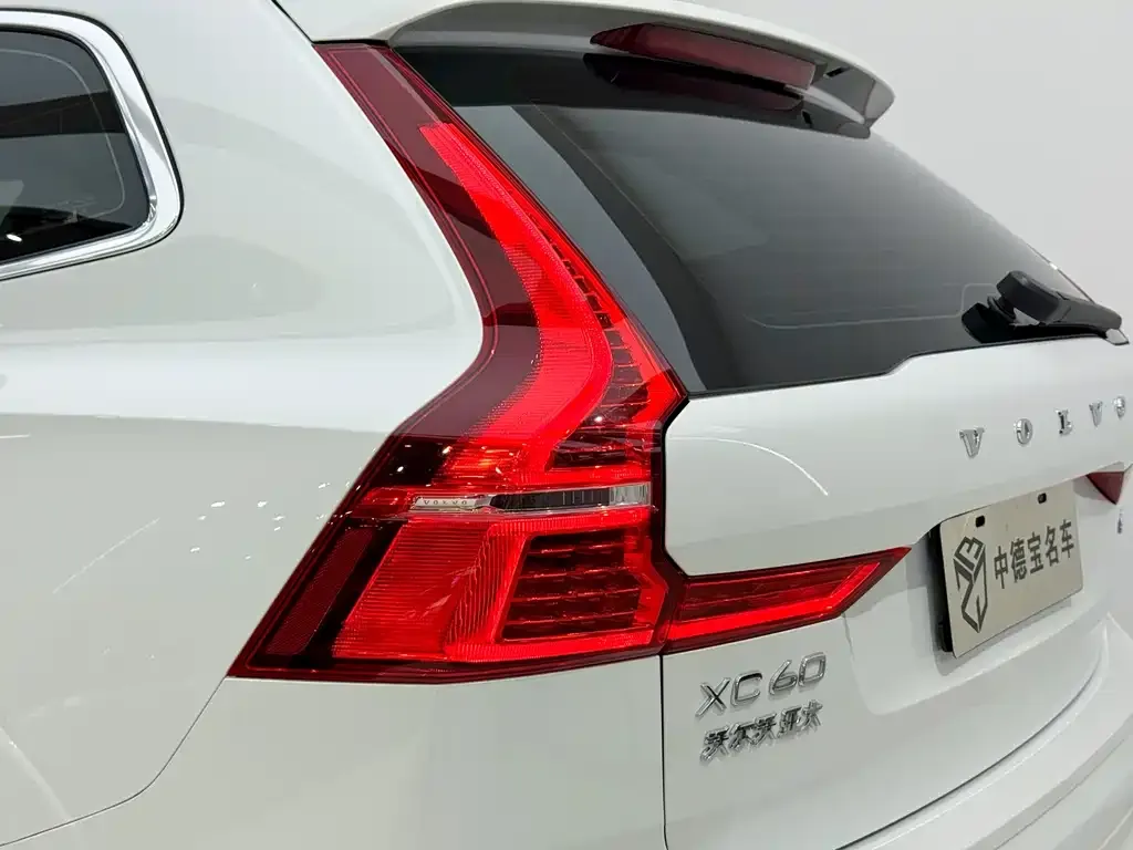 Volvo XC60 — фото 7