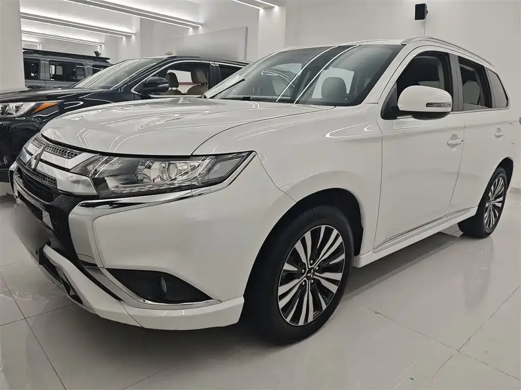 Mitsubishi Outlander 2022 из CN, фото 1