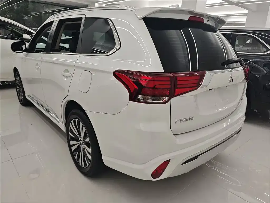 Mitsubishi Outlander 2022 из CN, фото 10