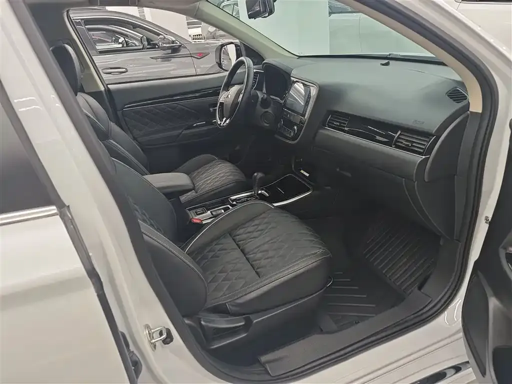Mitsubishi Outlander 2022 из CN, фото 5