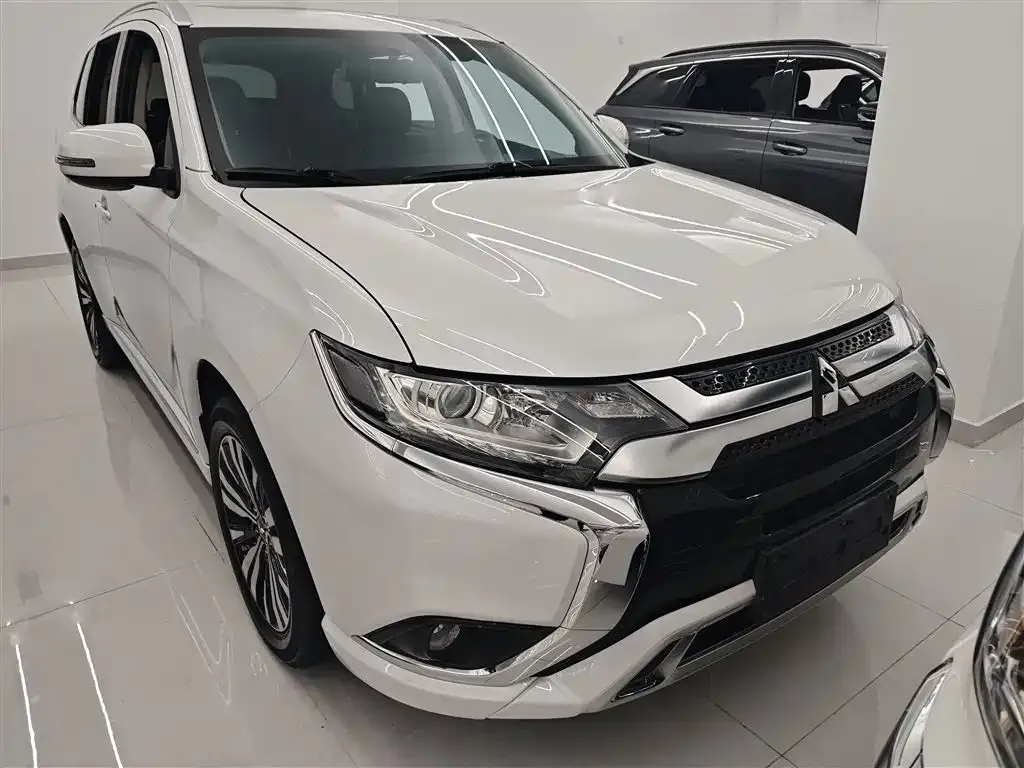 Mitsubishi Outlander 2022 из CN, фото 7