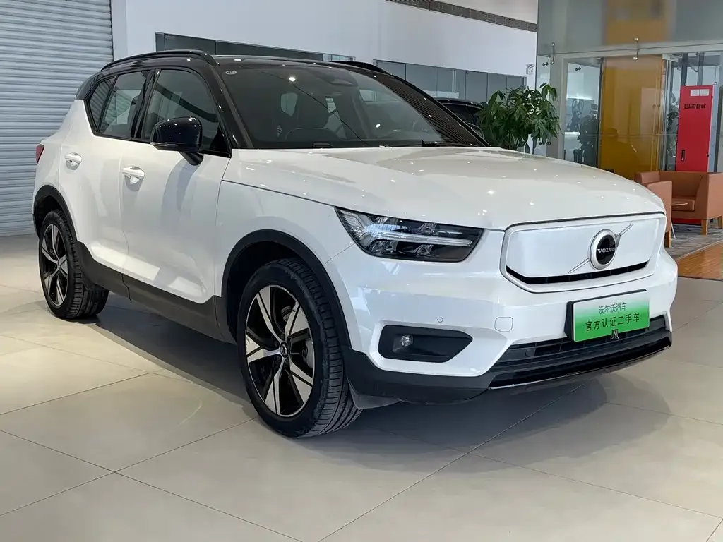 Volvo XC40 NEV — фото 3