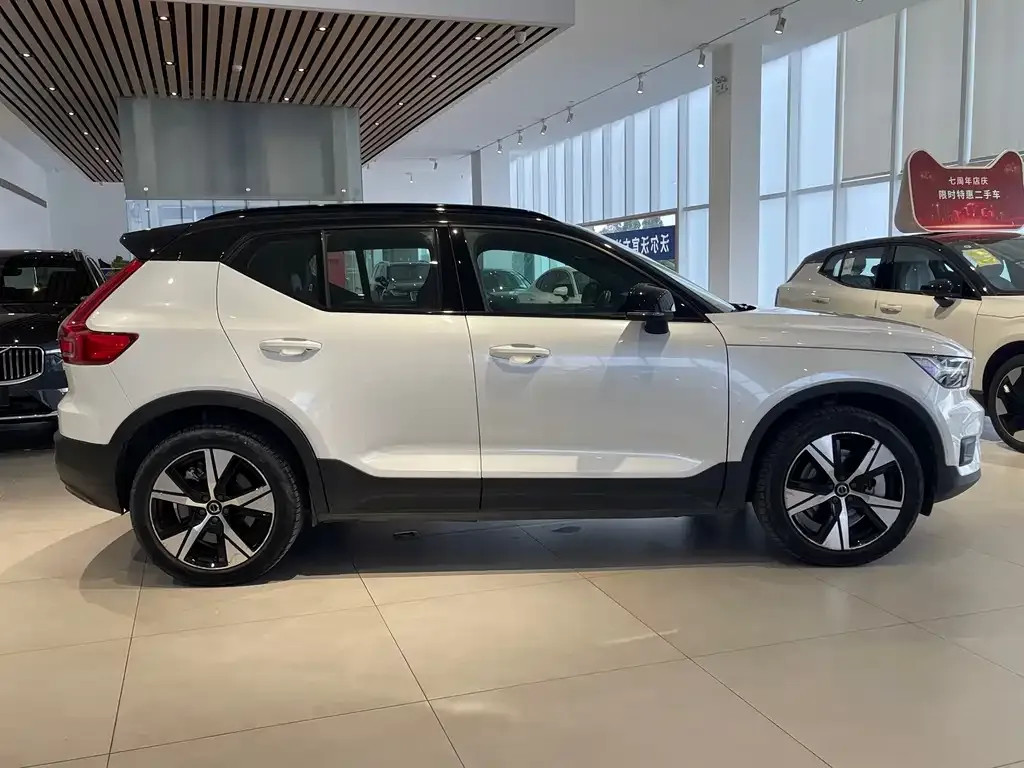 Volvo XC40 NEV — фото 4
