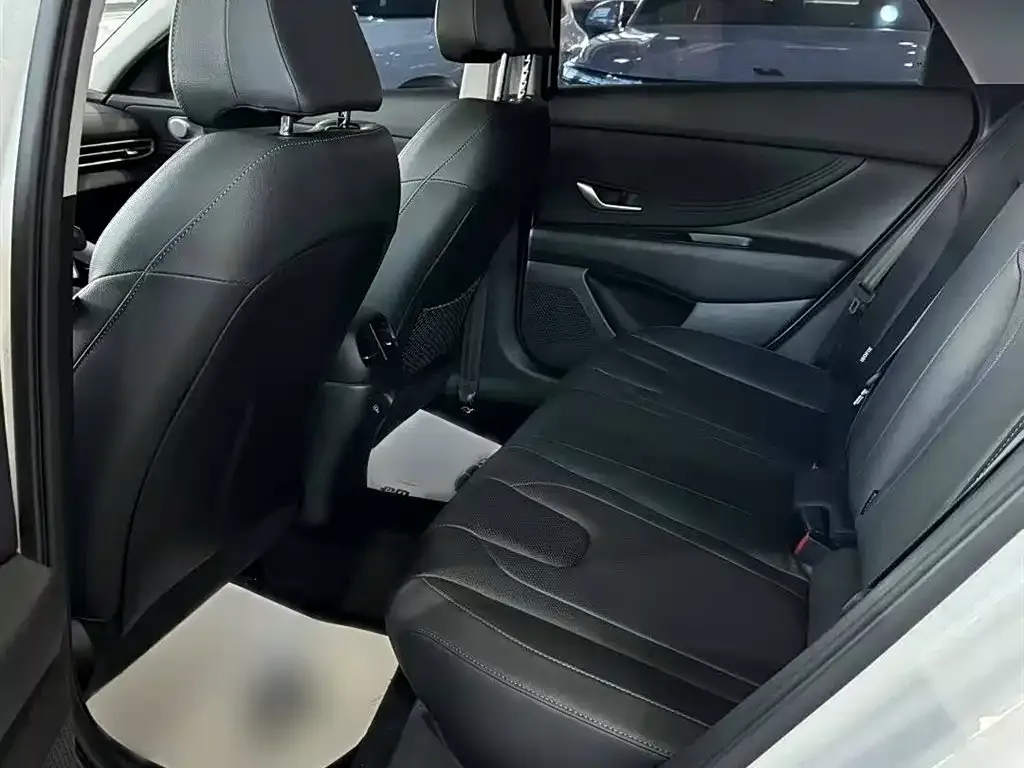 Hyundai Elantra 2024 из CN, фото 10
