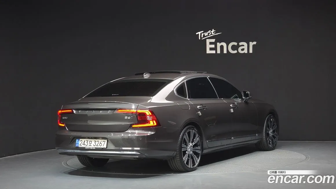 Volvo S90 2023 из KR, фото 2