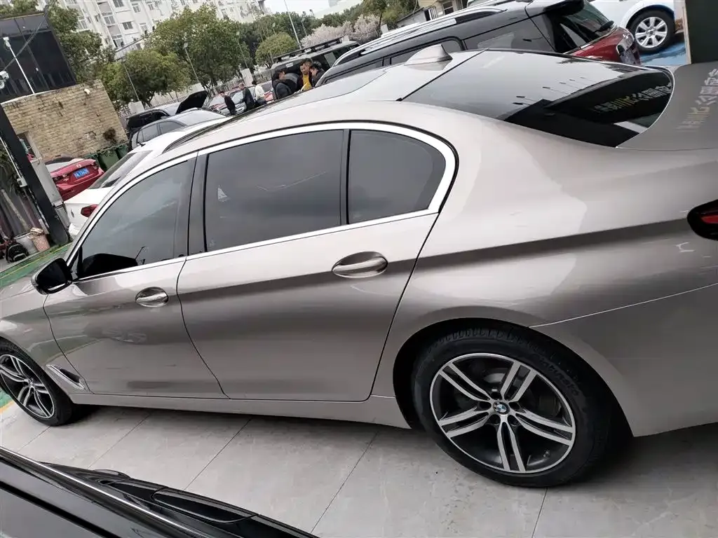 BMW 5 Series 2023 из CN, фото 7