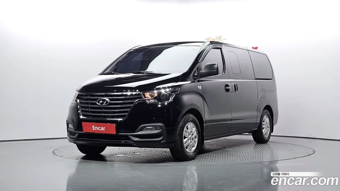 Hyundai Starex — фото 1