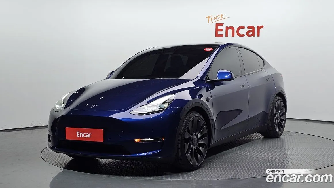 Tesla Model Y — фото 1