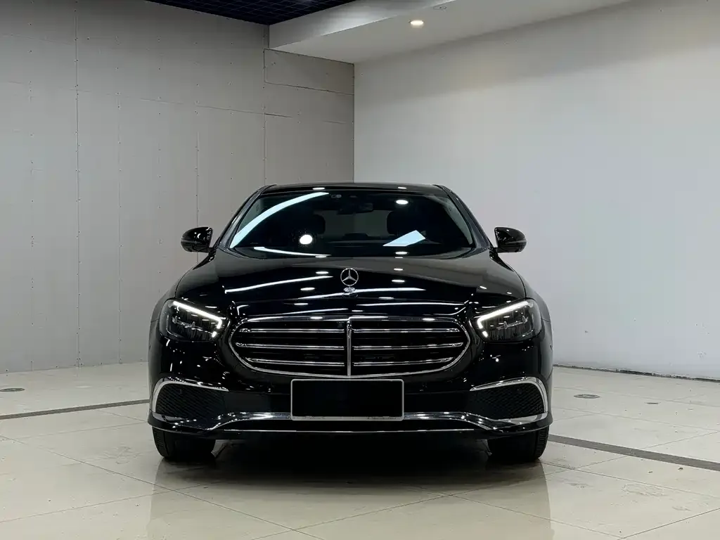 Mercedes-Benz E-Class — фото 2