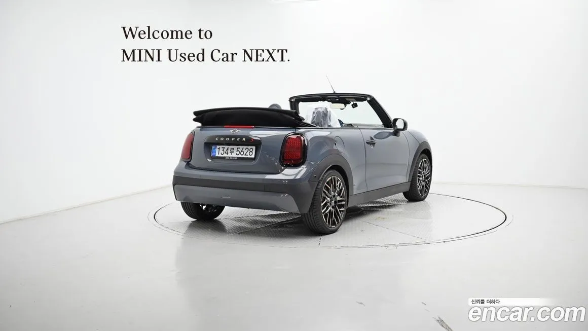 Mini Cooper Convertible 2025 из KR, фото 2