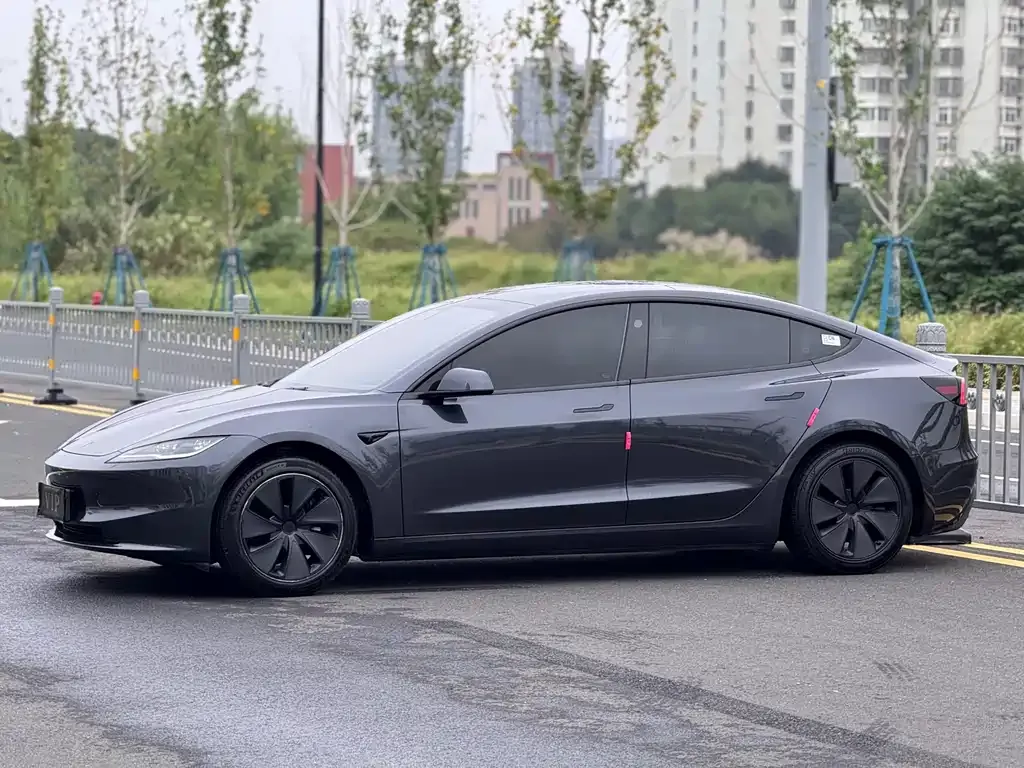 Tesla Model 3 — фото 10