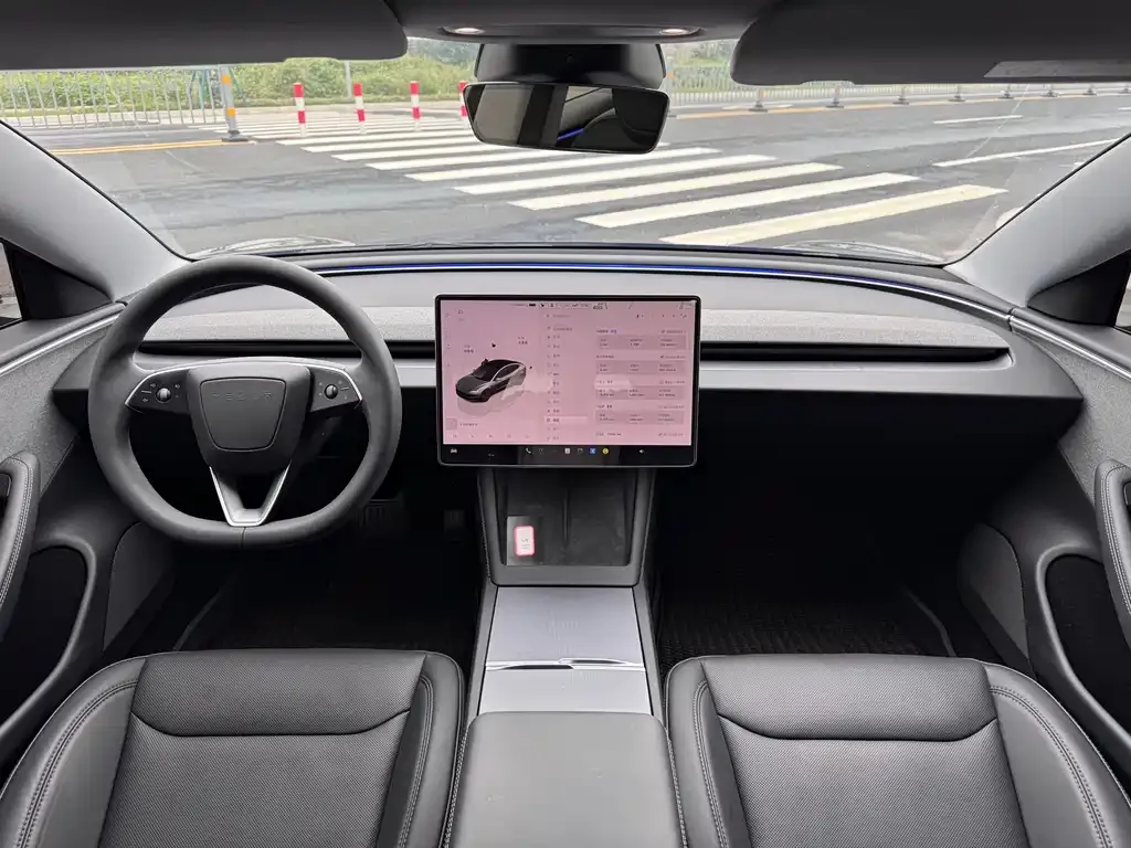 Tesla Model 3 — фото 4