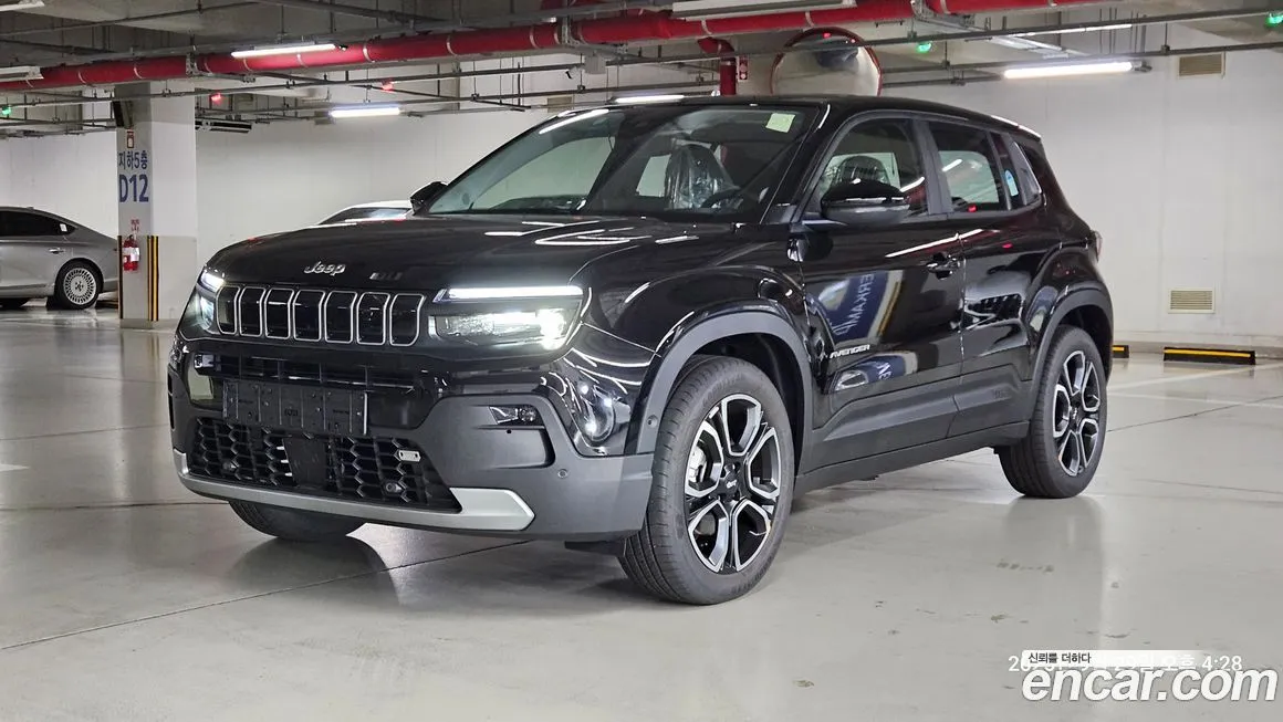 Jeep Avenger — фото 1