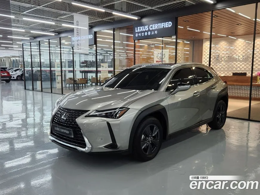 Lexus UX — фото 1