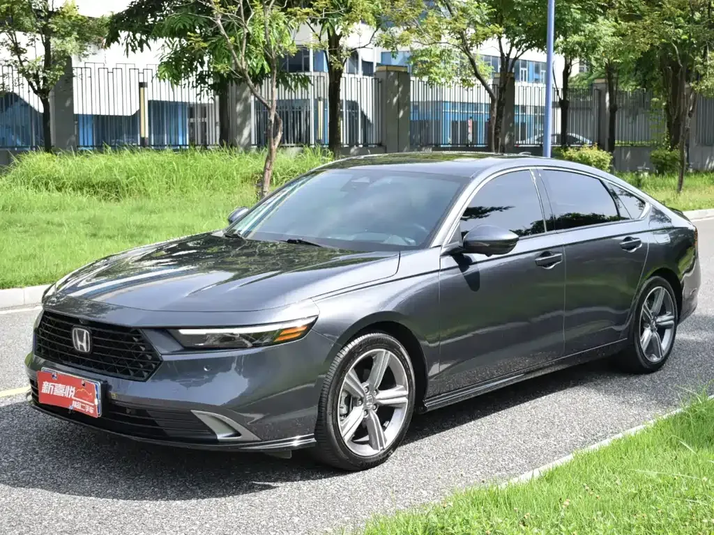 Honda Accord — фото 1