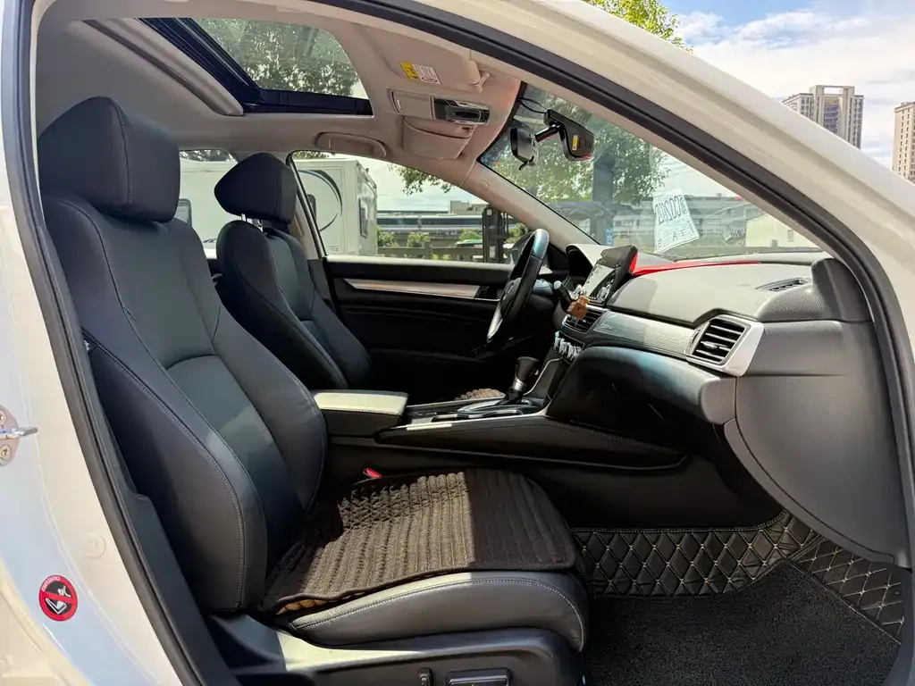 Honda Accord — фото 10