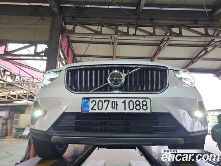 Volvo XC40 — фото 1