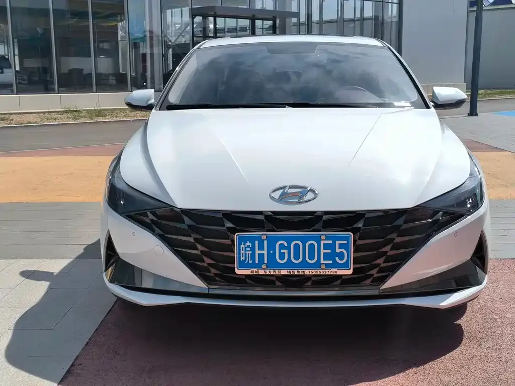 Hyundai Elantra — фото 2