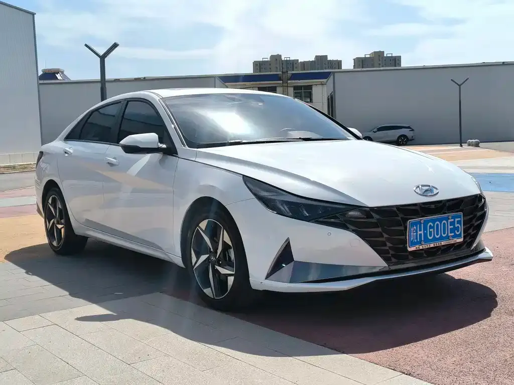 Hyundai Elantra — фото 3
