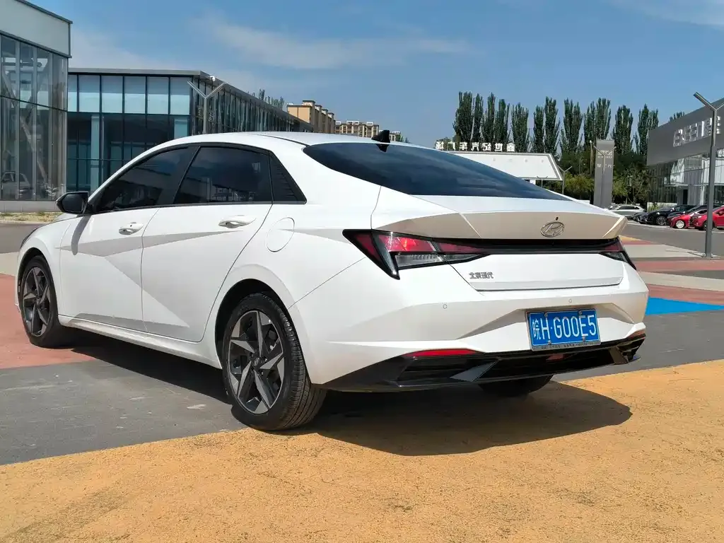 Hyundai Elantra — фото 7