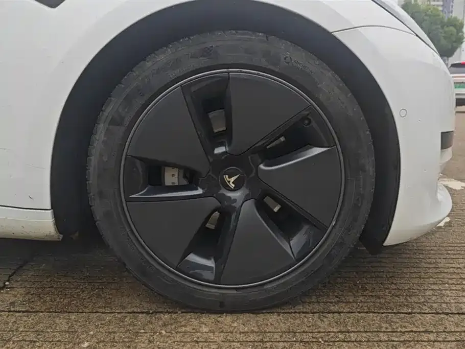 Tesla Model 3 — фото 6