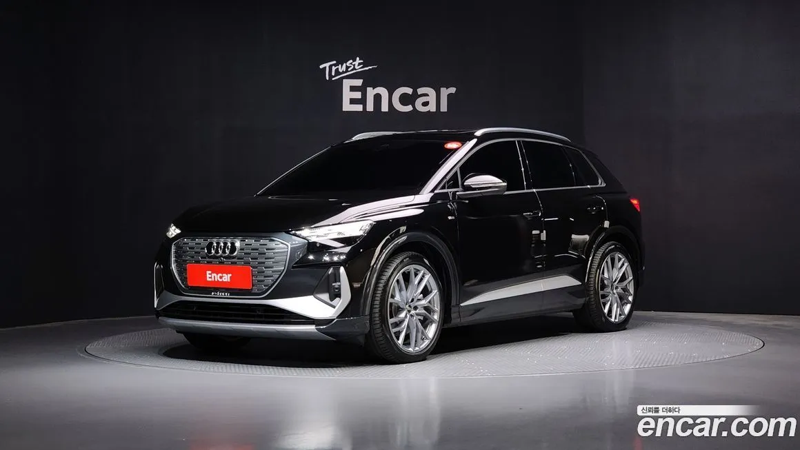 Audi Q4 e-tron — фото 1