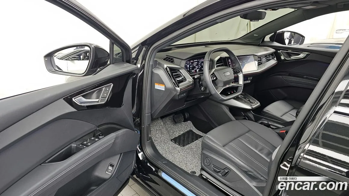 Audi Q4 e-tron — фото 10