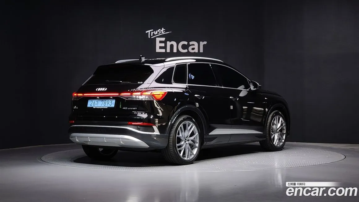 Audi Q4 e-tron — фото 2