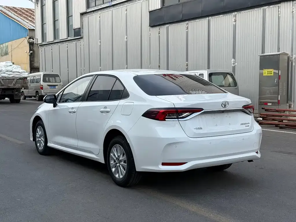 Toyota Corolla — фото 6