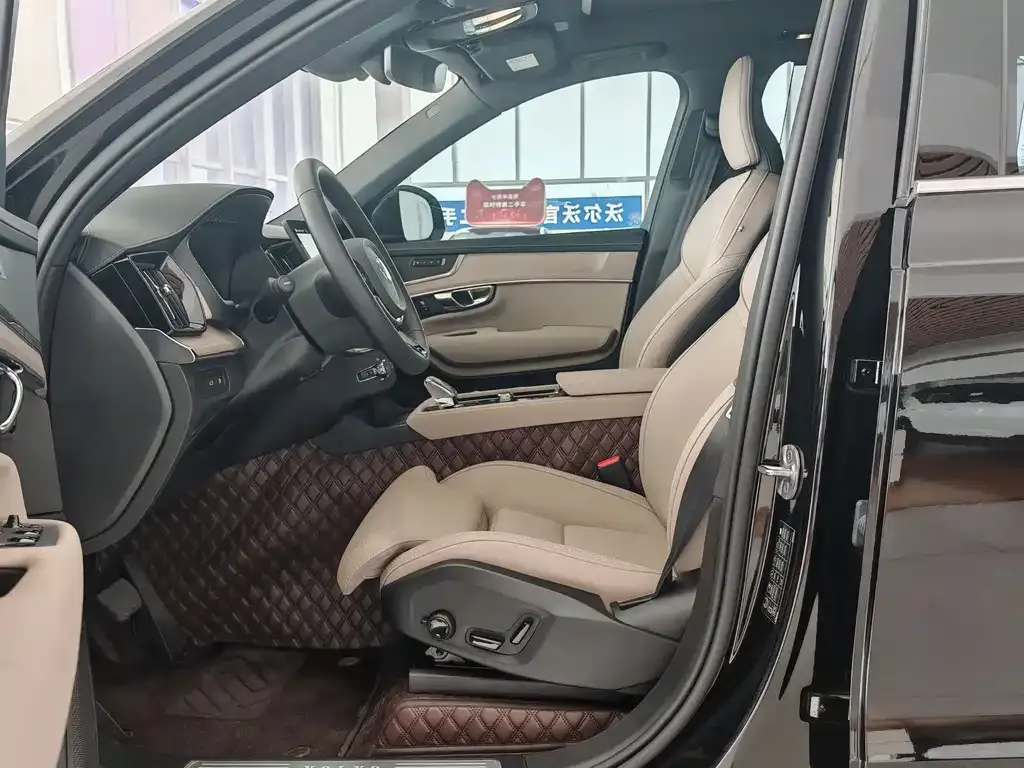 Volvo XC90 PHEV 2025 из CN, фото 10
